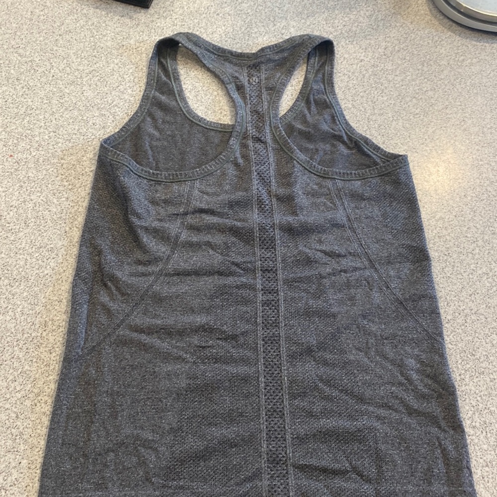 Lululemon tank size 6